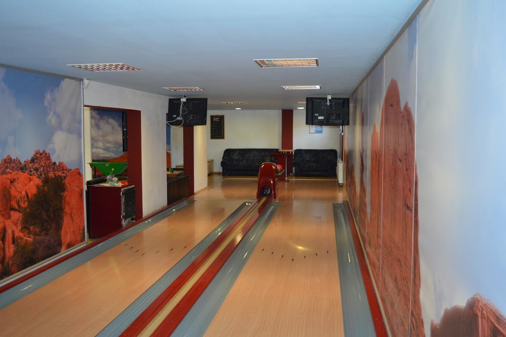 Davi Penzion & Bowling Rožňava 外观 照片